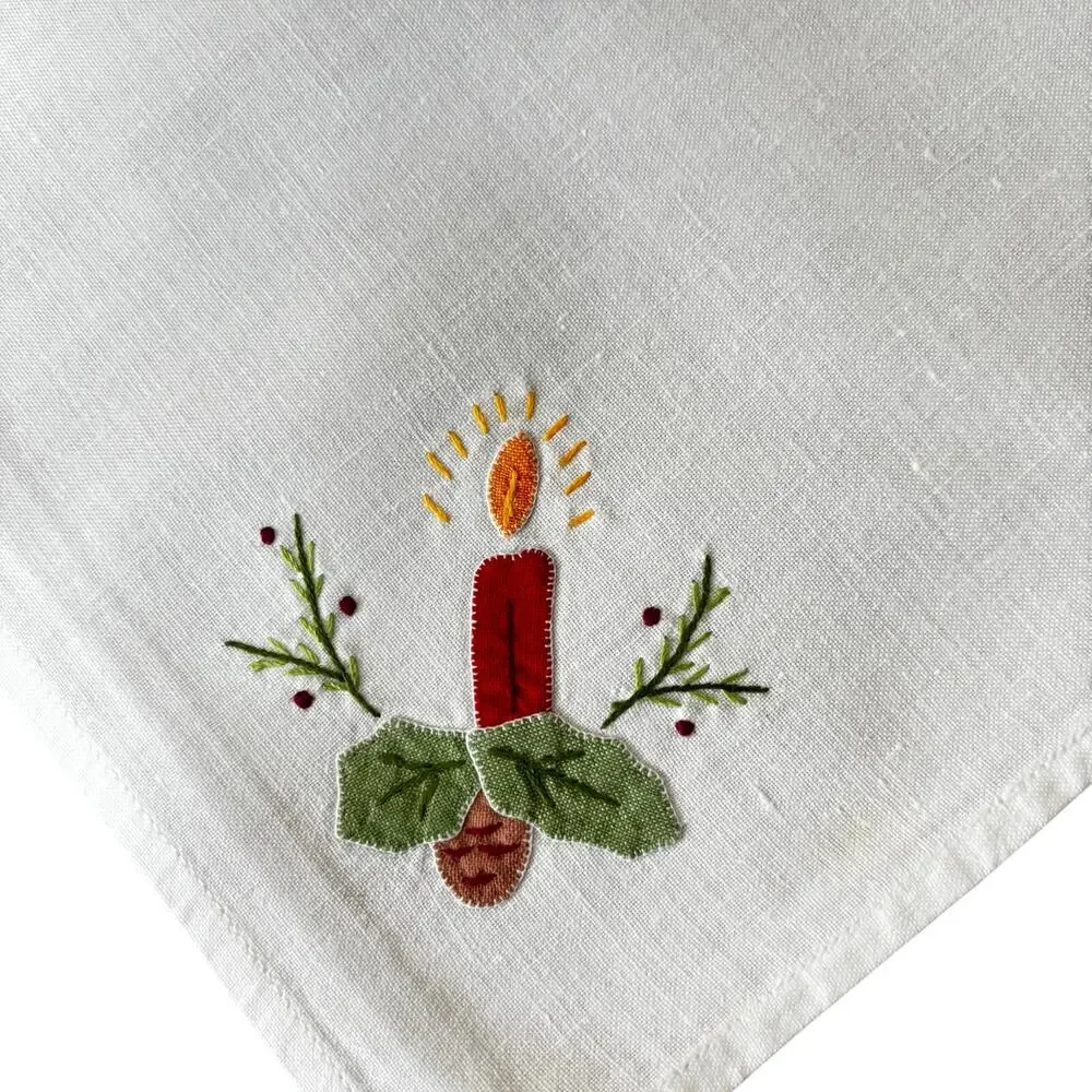 White cotton Christmas holiday tablecloth appliqué & 6 matching napkins flaws